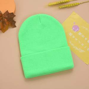 Gorro de Punto de Invierno Cálido de Fibra Acrílica de Color Sólido con Logotipo Bordado Personalizado al por Mayor, Unisex, para Viajes - Product Image 5