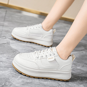 Zapatillas blancas transpirables de nuevo estilo para mujer, versión coreana, versátiles para todas las ocasiones, deportivas y casuales. - Product Image 1