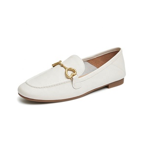 Choozii New Fashion High-end in pelle Beige + fibbie a forma di cuore scarpe mocassini da donna - Product Image 1