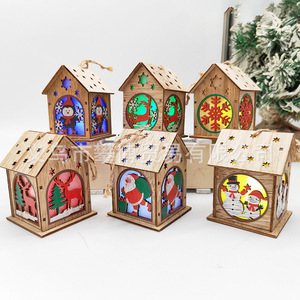 Ornement de Noël en bois lumineux à suspendre, décorations peintes à la main en couleur, motif Père Noël, rennes et bonhomme de neige - Product Image 1