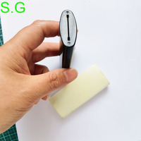 Boîte de rangement pour lames de couteau à découper, avec système de sécurité anti-coupure