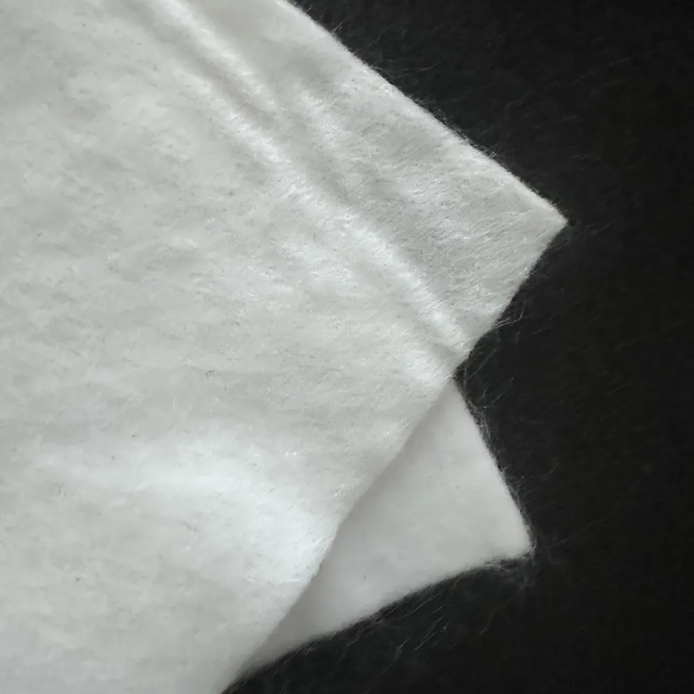 Preço de fábrica venda Filamento Spunbond Agulha perfurada Tecido Geotêxtil Não tecido matéria-prima resistência UV Poliéster