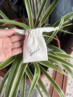Pochette à bijoux en satin imprimée à l'écran avec logo personnalisé, recyclable, marque OEM, petits sacs à cordon pour emballage de luxe