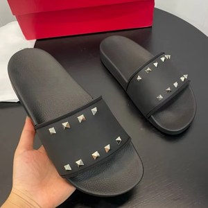 Pantuflas Unisex de Alta Calidad con Diseño de Tachuelas, Pantuflas de Playa para Exteriores, Transpirables y Desodorantes, Dropshipping - Product Image 1