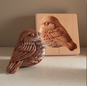 Molde de madera de haya con forma de erizo, pez dorado, oveja, cuco, caballo y gato para galletas y bizcochos - Product Image 4