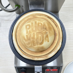 Machine à hamburgers UFO 220V, nouvelle, portable, facile à utiliser pour les petites entreprises, avec moule surdimensionné personnalisé et motif logo. - Product Image 1