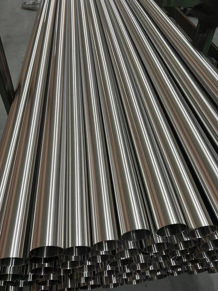 Exhaust system with 321H stainless steel pipe Exhaust system with 321H stainless steel pipe