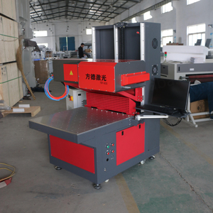 เครื่องเลเซอร์มาร์กกิ้ง CO2 แบบ 3 มิติ โฟกัสไดนามิก 100W 200W 300W ความแม่นยำสูง ระบายความร้อนด้วยอากาศ สำหรับผ้าและเสื้อผ้า รองรับไฟล์ DXF/AI - Product Image 1