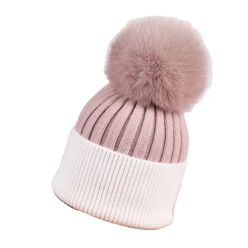 2021 sıcak tarzı örme bobble şapka moda özel tasarım kış sıcak şapka bayanlar çizgili bere tilki kürk ponpon