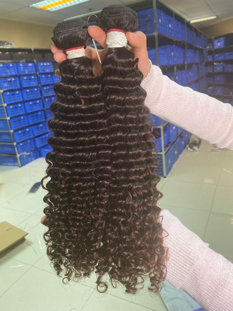 Faisceau de cheveux bouclés profonds