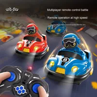 Ensemble de combat de voitures tamponneuses RC 2,4 GHz, 2 télécommandes 4 canaux, jouet de course à éjection et collision, rechargeable par câble USB, drift électrique