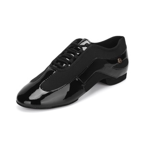 Nouvelle version – Chaussures de danse latine modernes à talon plat noir, double usage, pour hommes, en cuir verni souple, idéales pour l'entraînement des enseignants - Product Image 1