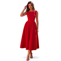 Robe midi élégante rouge unie sans manches à col bateau, taille ajustée, jupe évasée trapèze en satin, idéale pour les soirées d'été et les banquets (OEM)