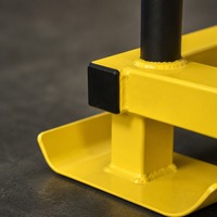 Traîneau de poussée commercial pour salle de sport, traîneau d'entraînement en acier jaune avec poteaux verticaux et barre de poignée