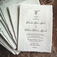 Invitation de mariage écologique en papier coton fait main, à bords festonnés et gaufrés, avec motif de Noël, sur mesure