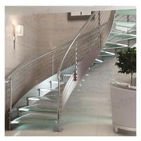 Escalier courbé moderne sur mesure avec balustrade en verre et marches en bois pour la décoration intérieure de villas de luxe