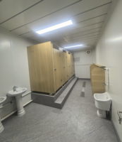 Bureau modulaire à deux étages en conteneur, maison préfabriquée ignifuge en conteneur pour chantier de construction, utilisation comme salle de bain, livraison rapide