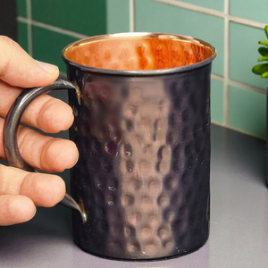 Taza Moscow Mule de Cobre con Diseño Martillado, Acabado Negro Antiguo, Asa Metálica, Estilo Vintage, Vajilla para el Hogar - Product Image 1
