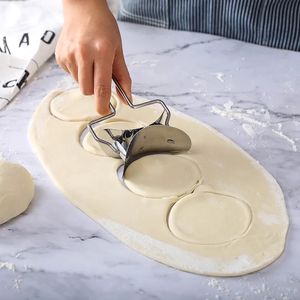 Acier inoxydable Grande Boulette Peau Pâte <span class=keywords><strong>Cercle</strong></span> Rouleau Machine Cutters Maison Pâtisserie Cuisine <span class=keywords><strong>Tarte</strong></span> Pizza Pâtisserie Rouler Outils - Product Image 2