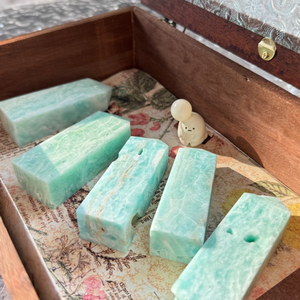 Venta al por mayor de torre de hemimorfita azul natural de alta calidad, pulida en cuatro lados, piedra en bruto, punta de cristal drusa para decoración del hogar - Product Image 5