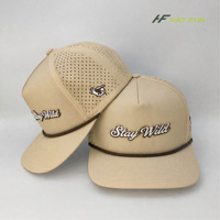Casquette de baseball personnalisée à 5 panneaux, logo en patch tissé en nylon, trou découpé au laser, légère, respirante, imperméable, pour le sport et les activités de plein air