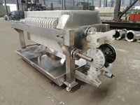 Tirer manuellement la plaque et le gâteau déchargeant le filtre de chambre hydraulique presse, filtre de traitement de l'eau pour laboratoire
