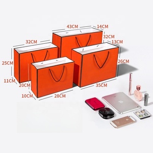Sacs en carton orange écologiques et recyclables de luxe, impression de logo personnalisée, impression à l'écran tendance, emballage pour vêtements et chaussettes - Product Image 6