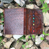 Carnet en cuir 7 chakras, pierre médiévale en relief, fait à la main, carnet de notes, journal de bureau, carnet de poésie, carnet de croquis