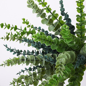 ساق واحد الأوكالبتوس وأوراق المال زهور خضراء اصطناعية بالجملة زخرفة الأوكالبتوس لديكور الزفاف - Product Image 1