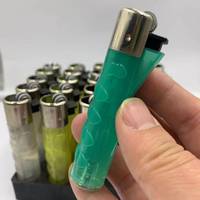 Briquet à flamme à gaz mince personnalisable corps en plastique de cinq couleurs briquet à silex de cinq couleurs pour l'usage de la cigarette