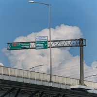 Cadre de signalisation routière en acier galvanisé anti-corrosion thermolaqué, fournisseur personnalisé de poteaux de signalisation routière