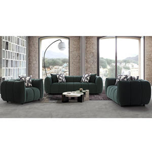 Canapé 3 places de qualité supérieure, confortable et élégant, idéal pour les salles familiales, les espaces d'accueil et les zones de détente, disponible à la vente - Product Image 1