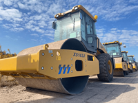 Rouleau Vibratoire Monocylindre Robuste XS163J de 16 Tonnes pour la Construction Routière, Moteur et Transmission Importés de Bonne Qualité à Prix Abordable
