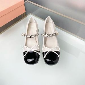 รองเท้าส้นสูง Miu Toe Heels แบรนด์แท้หรูหรา คอลเลคชั่น 2025 คุณภาพเยี่ยม หนังแท้ รองเท้าผู้หญิงแบบหัวเข็มขัดเดี่ยว รับผลิตตามแบบ OEM แฟชั่นใหม่ รองเท้า Miu - Product Image 4