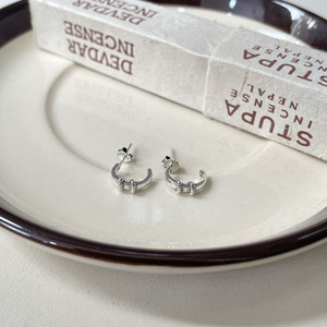 หยินรุ่ยไท่ ต่างหูเงินแท้ S925 รูปทรงโค้ง ดีไซน์ดอกไม้ สำหรับใส่ทุกวัน - Product Image 2