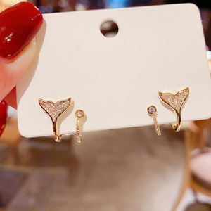 Boucles d'oreilles clous plaquées or Allibaba Natbal avec strass en cristal, design queue de sirène, pour usage quotidien féminin - Product Image 3