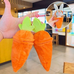 Llaveros de peluche al por mayor: conejo zanahoria transformable, juguete de peluche suave y colgante para llavero - Product Image 3