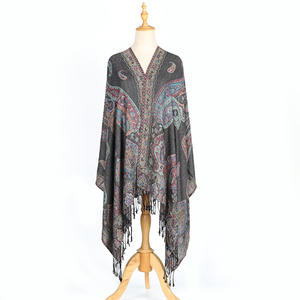 Nouvel arrivage de châles d'hiver brodés en polyester pour femmes vente en gros de hijab musulman multicolore durable à la mode - Product Image 1