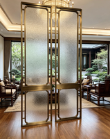 Nouvelle cloison en métal bronze de style chinois avec verre à motifs vintage pour l'entrée de villa