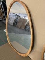 Miroir LED vintage avec cadre en bois pour une luminosité et une fonction de mémoire réglables, durable et élégant, adapté aux pièces modernes