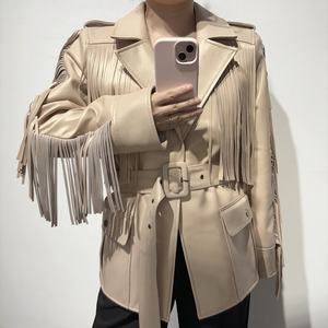 <span class=keywords><strong>Giacca</strong></span> in <span class=keywords><strong>Pelle</strong></span> <span class=keywords><strong>Beige</strong></span> Primavera 2025, Blazer Streetwear in Vera <span class=keywords><strong>Pelle</strong></span> di Pecora con Frange e Nappine per Donna - Product Image 3