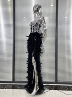 Robe de soirée longue sans bretelles en plumes et strass luxueuse, haute couture