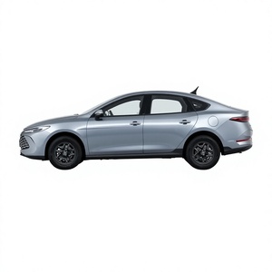 BYD Qin Plus DM-i 2026, SUV Híbrido Mediano de 4 Puertas y 5 Plazas, Autonomía de 601-700 km, Gris/Blanco, en Stock, Vehículo de Nueva Energía - Product Image 5