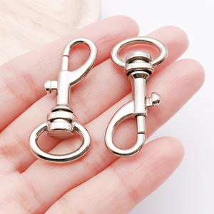 Vente en gros de boucles en métal <span class=keywords><strong>pour</strong></span> <span class=keywords><strong>chien</strong></span> de 13 mm, clip pivotant, mousqueton <span class=keywords><strong>pour</strong></span> cordon et sangle de sac, accessoires de quincaillerie <span class=keywords><strong>pour</strong></span> bagages - Product Image 6