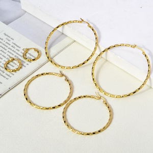 Pendientes de Aro de Acero Inoxidable Chapados en Oro de 18K de Lujo para Mujer - Product Image 4