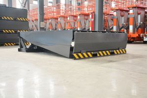 Pont d'embarquement fixe électrique cylindre hydraulique rampe de quai rampe de quai avec lèvre avec 2*2m, 2*2.5m, 2*3m taille de plate-forme - Product Image 5