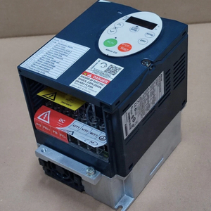 ATV212HU15N4 1.5kW 220V ชุดควบคุมความถี่ (VFD) แบบเฟสเดียวขนาดกะทัดรัด - ระบบขับเคลื่อนมอเตอร์แบบเสียบปลั๊กและใช้งานได้ทันที สำหรับปั๊มและพัดลม - Product Image 1