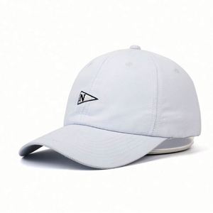 Casquette de baseball personnalisée professionnelle à 6 panneaux, unisexe adulte, non structurée, blanche, en polyester à séchage rapide, avec broderie et fermeture auto-agrippante - Product Image 1