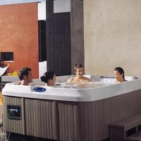 Baignoire de massage chauffée à température constante en acrylique, style surf, pour plusieurs personnes, double siège, avec panneau LCD intelligent, autoportante