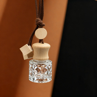 Diffuseur de parfum de voiture suspendu de luxe à texture diamantée 8 ml, flacon diffuseur d'arôme automobile en verre avec couvercle en bois